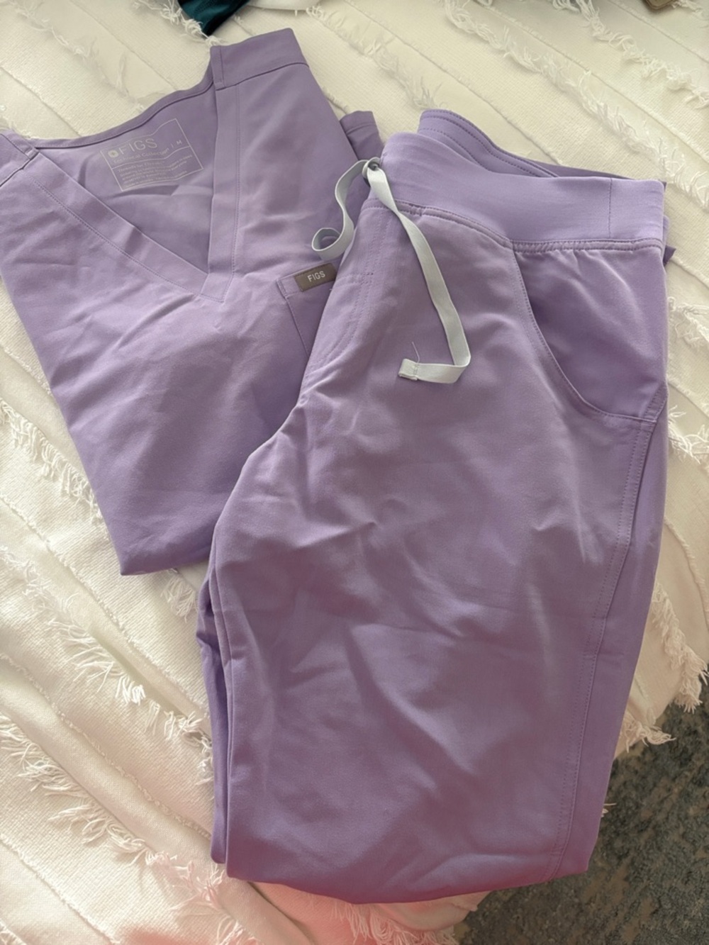 FIGS Lilac Scrub Set - V-Neck Top & Drawstring Pants